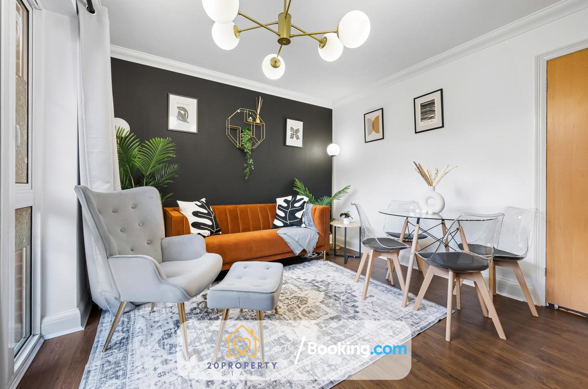 Luxury Long In Bow Road Londra